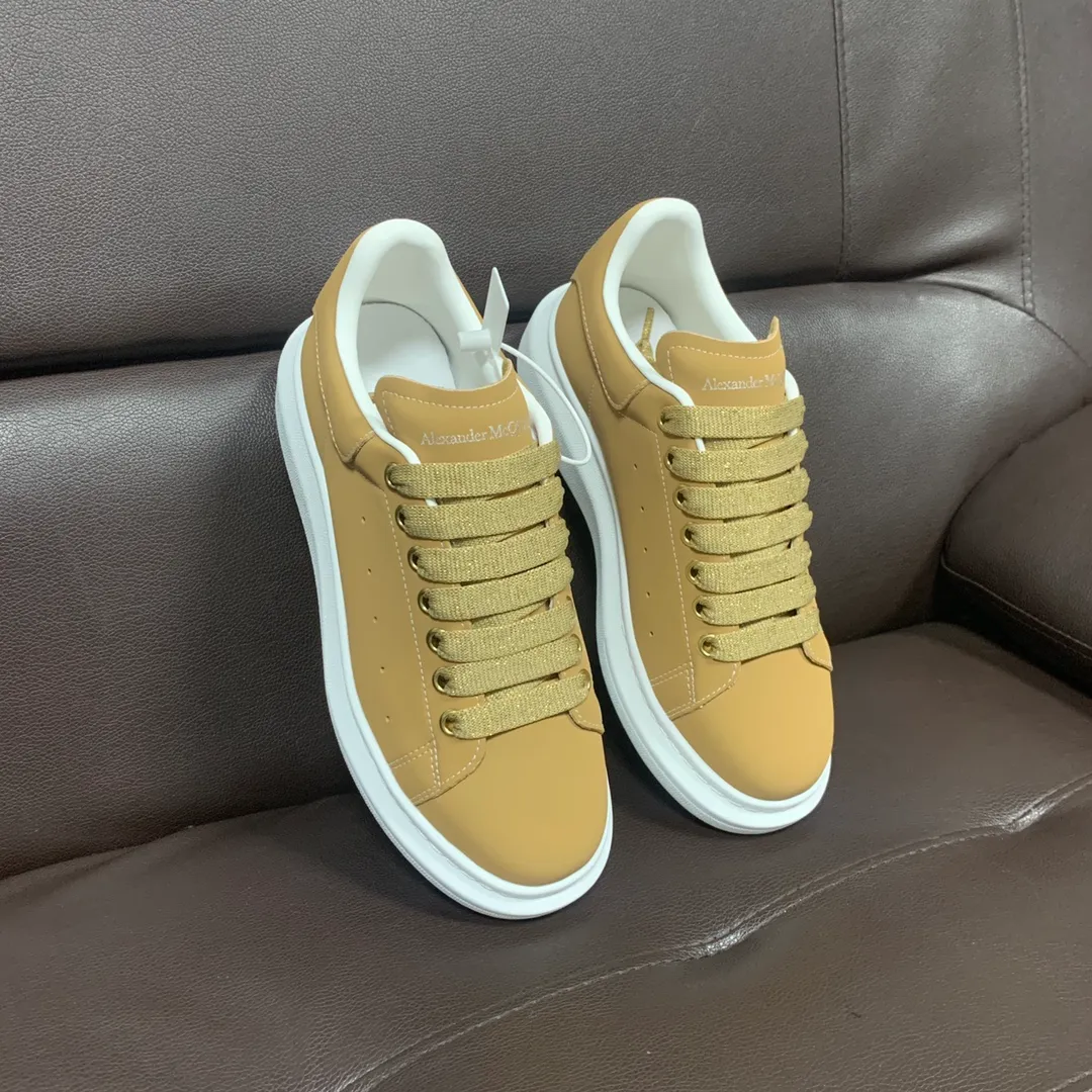 👟👟Ex-factory price 560👟👟 Professional McQueen factory. Top version. Couple style Alexander McQUEEN high version has been upgraded to the highest quality again✅ 💪McQueen Spring, Summer, Autumn and Winter top version Purchasing level✅ Recruiting national online and offline agents to join🤝 🏆Fabric: Original materials imported from Italy. Texture, water-resistant and non-discoloring 🏆Inner lining: ️A-grade Italian imported lining resistant to dirt, sweat-absorbent, breathable and comfortable 🏆Foot pads: top-grade imported Italian super-soft cowhide leather 🏆Outsole: PU+counter 1:1 🏆Shoe box: original white box. Plus white flip cover for double-layer protection. Cloth bag. Handbag. Certificate of 1:1 mold opening, 4-piece set. Delivered with a pair of shoelaces. 🖕🏿🖕🏿🖕🏿 You can choose any pair of shoelaces in any color of our factory 🏆Code number: women's 34-41. men's 38-46 🏆Special remarks (women's code 34.40.41, men's code 38.45.46 is customized, no returns or exchanges) Win-win cooperation 🤝